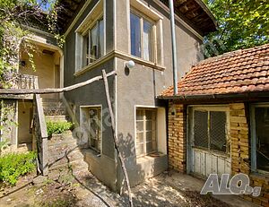 Двуетажна къща в с. Иванча, Полски Тръмбеш 2 - storey 70 sq. m. built-up area 3800 sq. m. courtyard | Houses / Villas | Ivancha