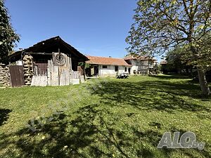 Две къщи с общ двор в село Ялово 1 - storey 200 sq. m. built-up area 1400 sq. m. courtyard | Houses / Villas | Yalovo