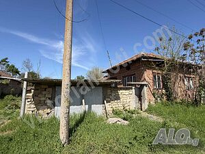 Просторен имот с къща и голям двор, с. Обединение 1 - storey 100 sq. m. built-up area 1250 sq. m. courtyard | Houses / Villas | Obedinenie