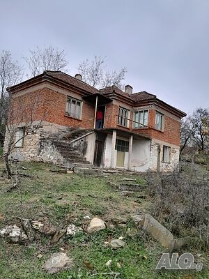 Масивна двуетажна къща за продажба в село Лесово 2 - storey 120 sq. m. built-up area 1506 sq. m. courtyard | Houses / Villas | Lesovo