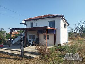 Масивна двуетажна къща в село Дъбово 2 - storey 95 sq. m. built-up area 1190 sq. m. courtyard | Houses / Villas | Dabovo