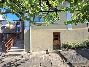 Къща в град Котел 1 - storey 160 sq. m. built-up area 120 sq. m. courtyard | Houses / Villas | център Kotel