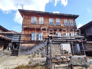 Имот годен за живеене 2 - storey 248 sq. m. built-up area 1353 sq. m. courtyard | Houses / Villas | Zheravna