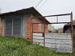 Продавам имот със сграда, гараж и парцел в с. Червена вода, област Русе 1 - storey 26 sq. m. built-up area 500 sq. m. courtyard | Houses / Villas | Chervena voda
